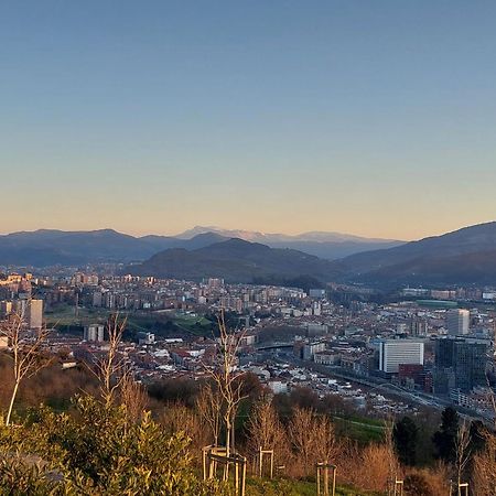 Bilbao Center Apt 90'S Parking Bagian luar foto
