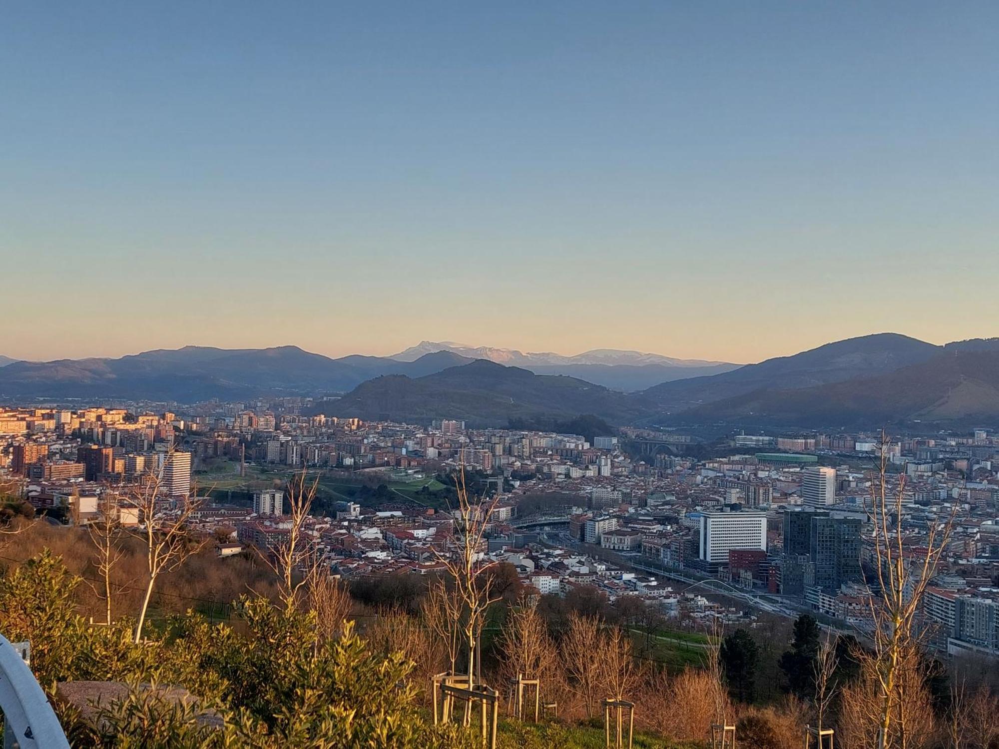 Bilbao Center Apt 90'S Parking Apartment Bagian luar foto